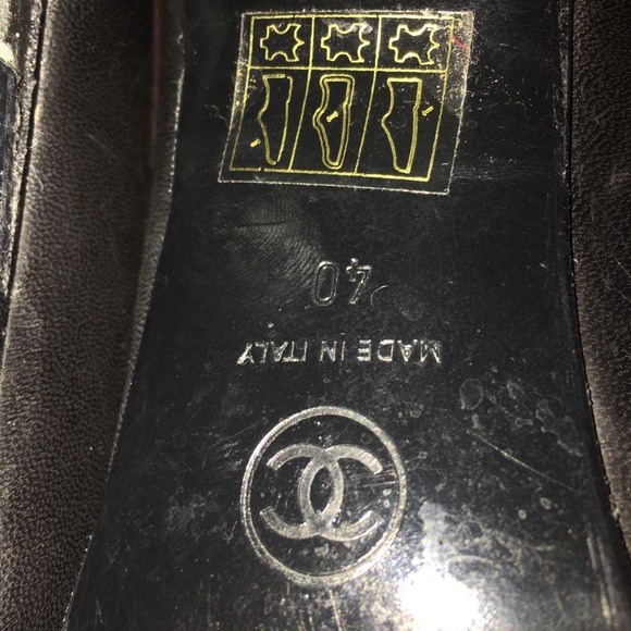 GORGEOUS VINTAGE CHANEL BOOTS  10 - Picture 2 of 8